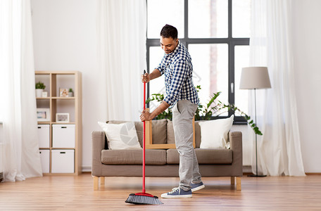 開荒保潔 掃除舊塵，開啟全新工作環(huán)境